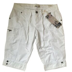 NWT Y2K Lei White Low Rise Capri Cargo Skimmer Bermuda Shorts Size Juniors 11